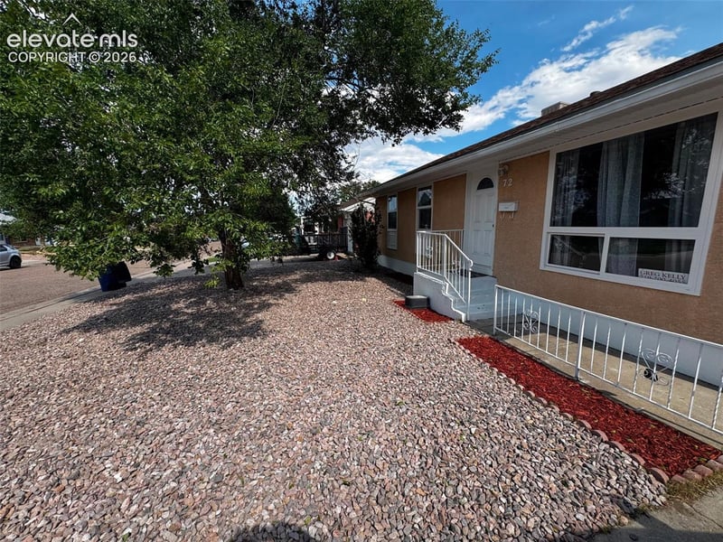 72 Hanson Ln, Pueblo, CO 81001