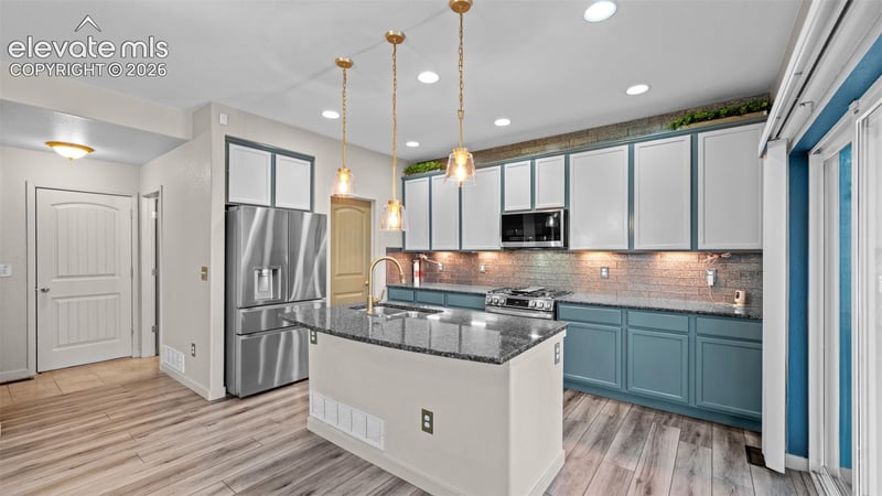 7316 Rim Bluff Ln, Colorado Springs, CO 80927