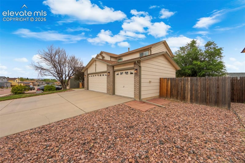 7325 Sue Ln, Colorado Springs, CO 80925