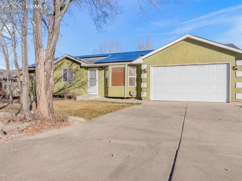 734 S Legend Ln, Pueblo, CO 81007