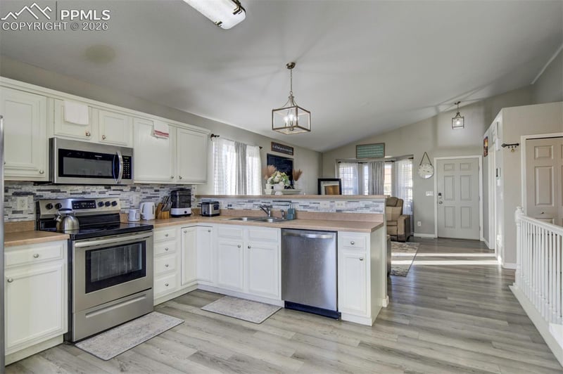 7428 Coral Ridge Dr, Colorado Springs, CO 80925