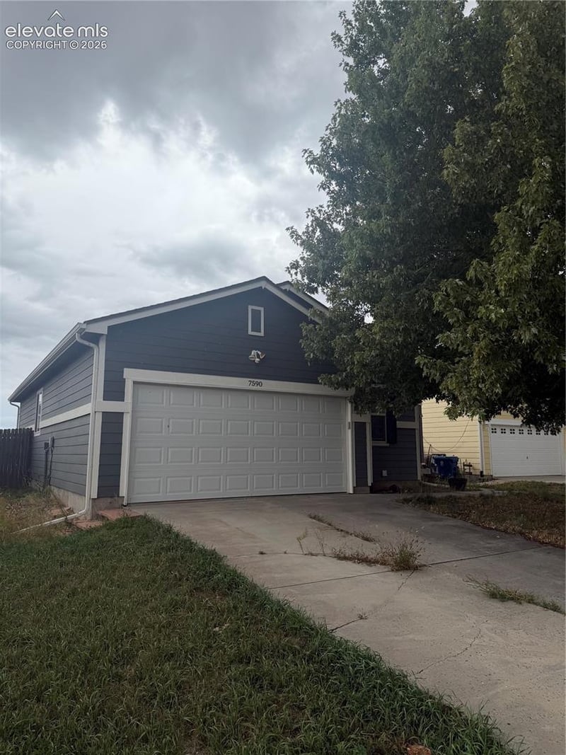 7590 Barn Owl Dr, Fountain, CO 80817