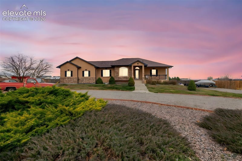 777 E Woodleaf Dr, Pueblo, CO 81007