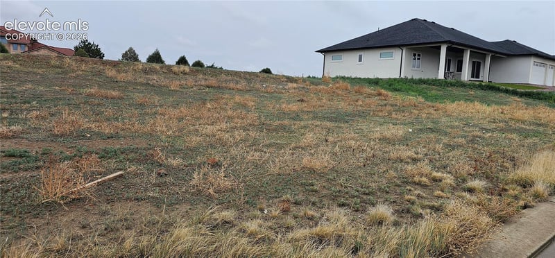 8 Walking Stick Blvd, Pueblo, CO 81001