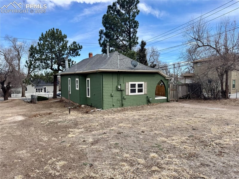 802 N Walnut St, Colorado Springs, CO 80905