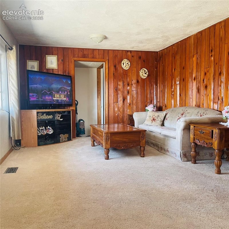 804 Cherry Ln, Pueblo, CO 81005