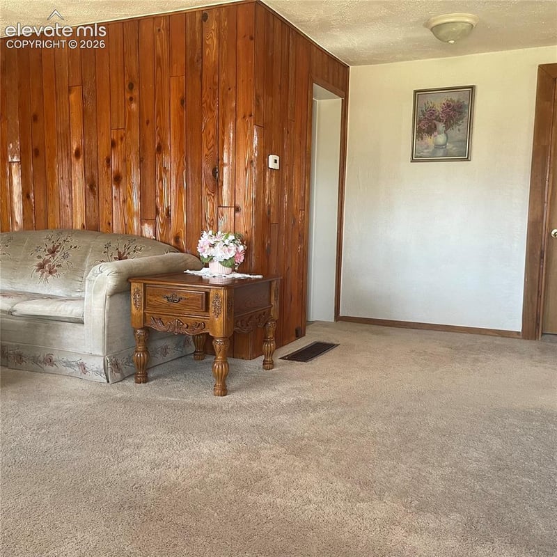 804 Cherry Ln, Pueblo, CO 81005