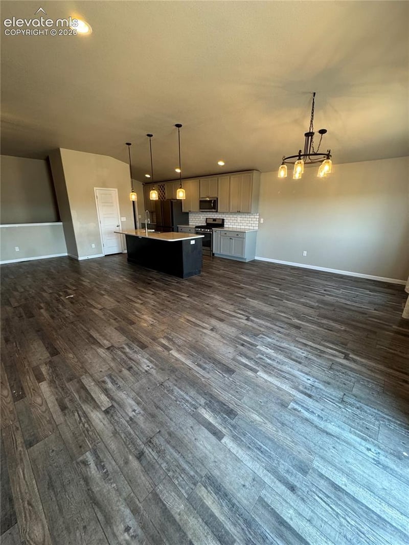 822 S Espanola Dr, Pueblo, CO 81007