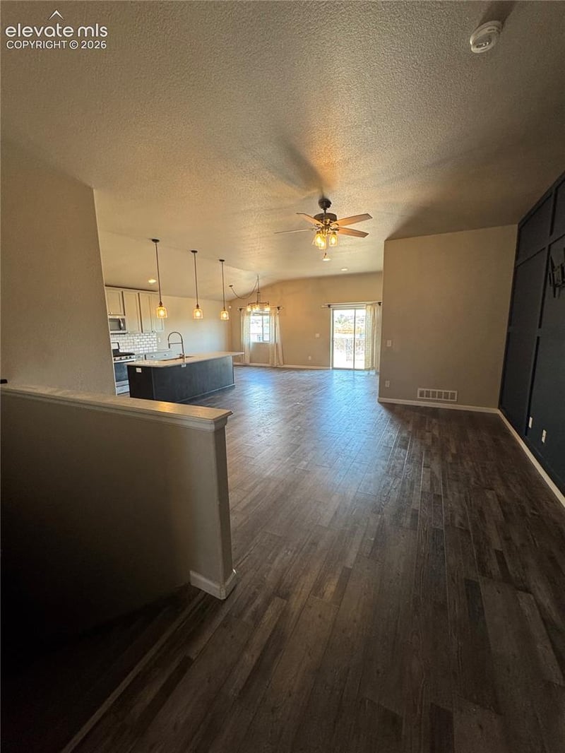 822 S Espanola Dr, Pueblo, CO 81007