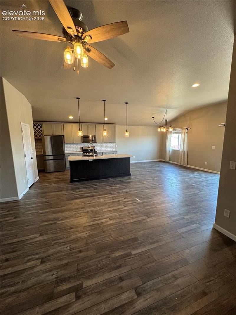 822 S Espanola Dr, Pueblo, CO 81007