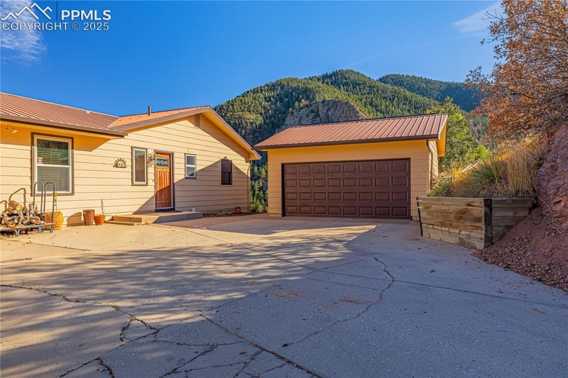 845 Crystal Park Rd, Manitou Springs, CO 80829