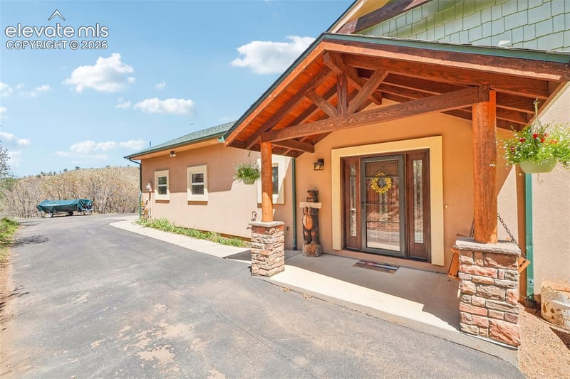 858 Oak Ridge Rd, Manitou Springs, CO 80829