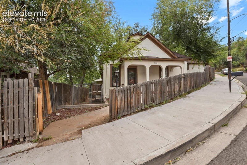 860 Prospect Pl, Manitou Springs, CO 80829