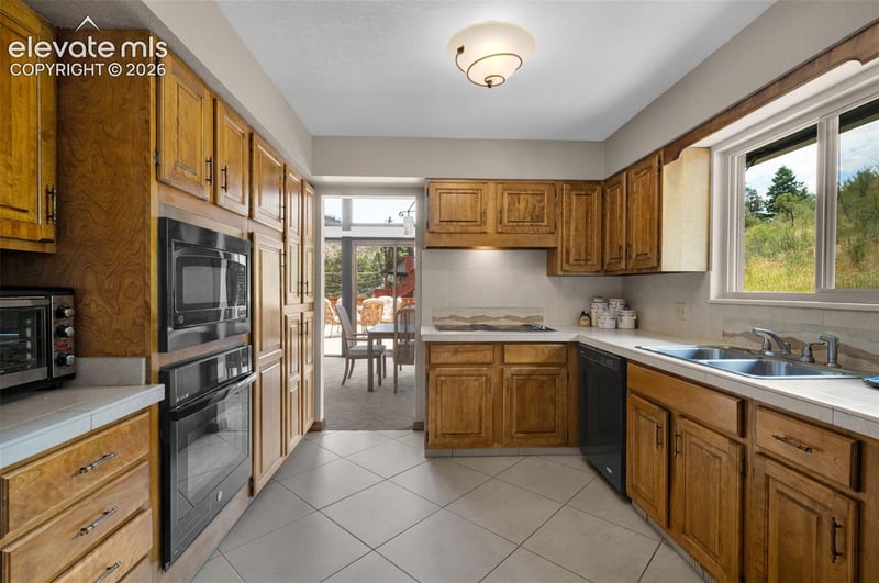 8615 Chipita Park Rd, Cascade, CO 80809