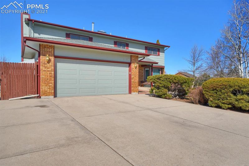 8630 Anglewood Ct, Colorado Springs, CO 80920