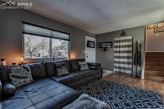 901 De La Vista Ct, Colorado Springs, CO 80911