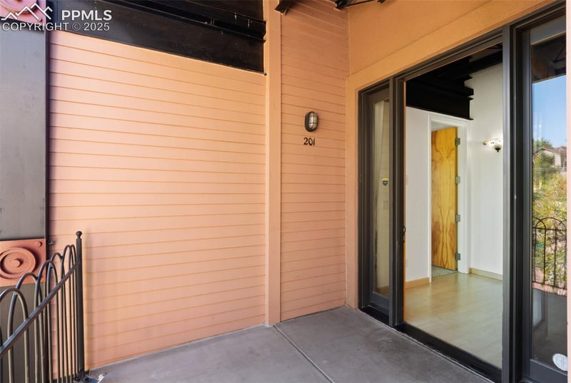 906 Manitou Ave #201, Manitou Springs, CO 80829