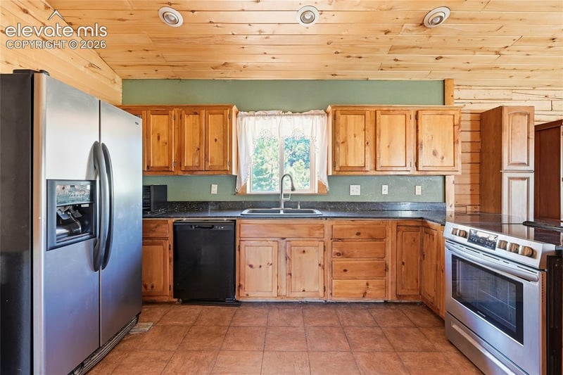 927 Stonehenge Dr, Florissant, CO 80816