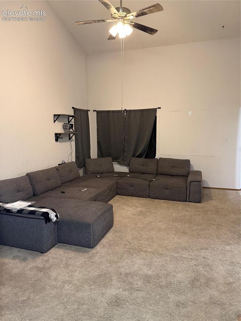 950 Square Dance Ln, Fountain, CO 80817