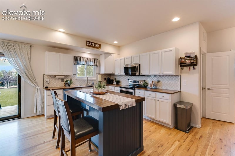 9509 Bur Oak Ln, Colorado Springs, CO 80925