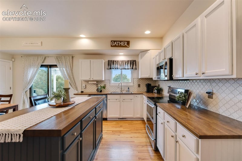 9509 Bur Oak Ln, Colorado Springs, CO 80925