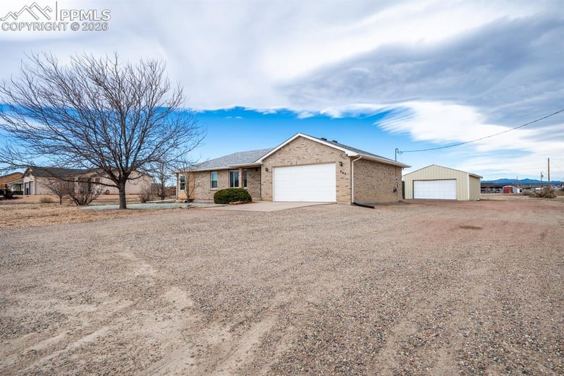 965 N Cimarron Dr, Pueblo, CO 81007