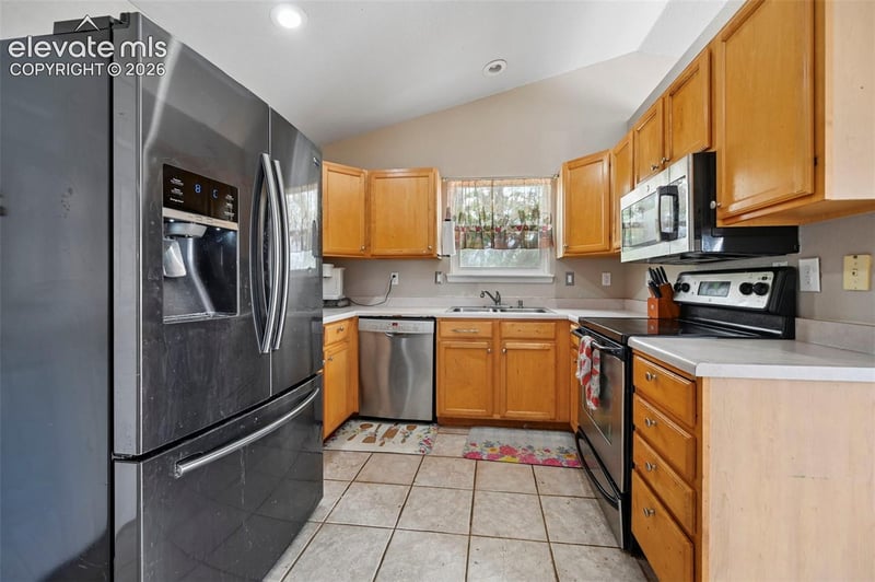 979 S Alexis Ln, Pueblo, CO 81007