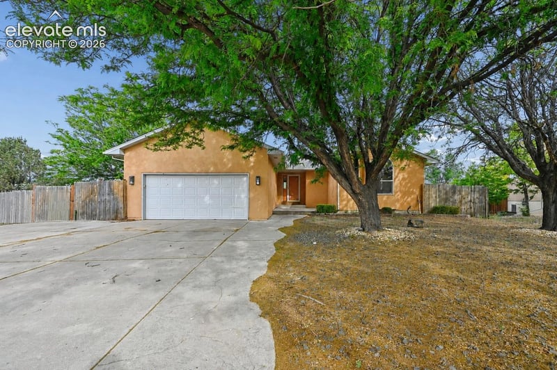 979 S Alexis Ln, Pueblo, CO 81007