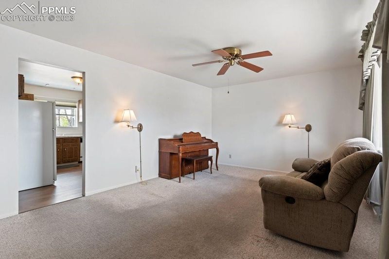 1 Chestnut Dr, Pueblo, CO 81005