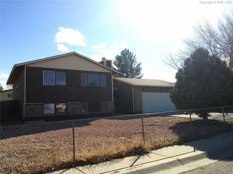 1 Flintlock Ct, Pueblo, CO 81008