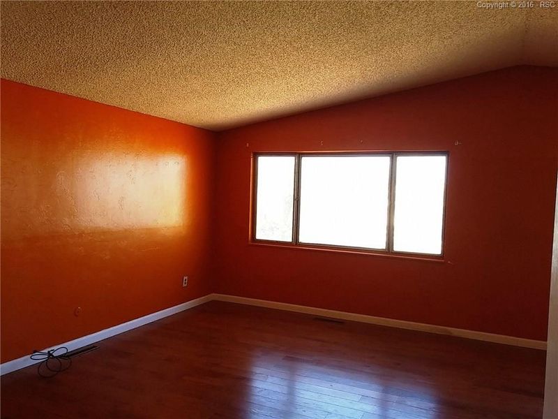 1 Flintlock Ct, Pueblo, CO 81008