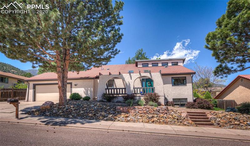 1 Kreg Ln, Manitou Springs, CO 80829