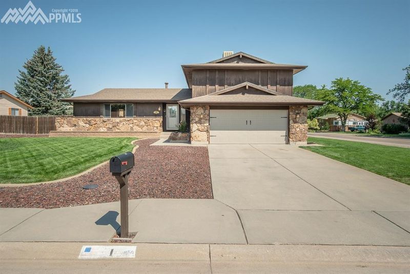 1 Mendecino Dr, Pueblo, CO 81005