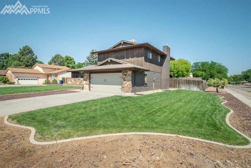1 Mendecino Dr, Pueblo, CO 81005