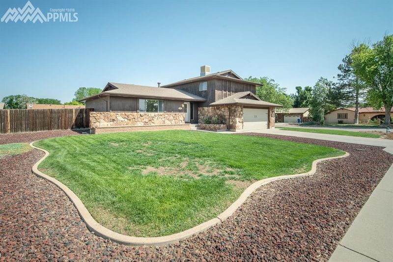 1 Mendecino Dr, Pueblo, CO 81005