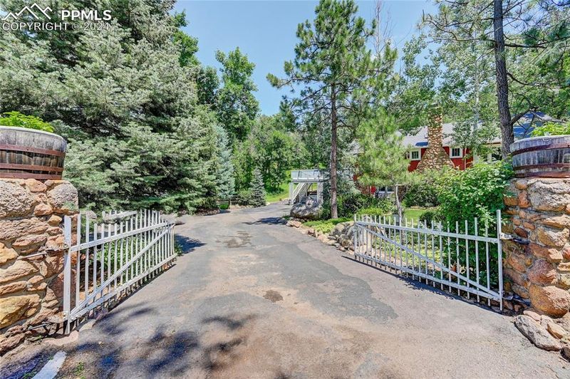 1 Winfield Ave, Colorado Springs, CO 80906