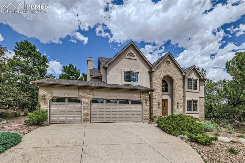 10 Balmoral Way, Colorado Springs, CO 80906