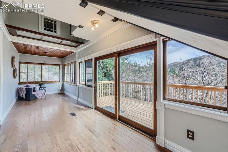 10 Dudley Rd, Manitou Springs, CO 80829