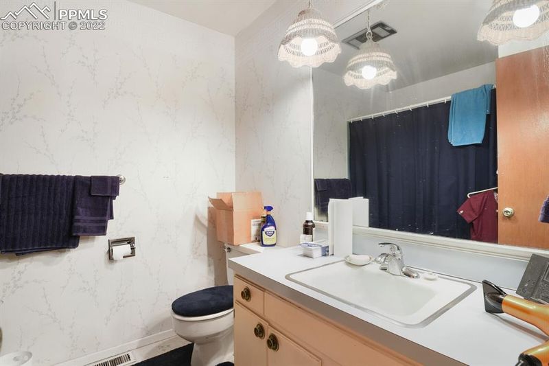 10010 W Highway 24 Hw, Green Mountain Falls, CO 80819