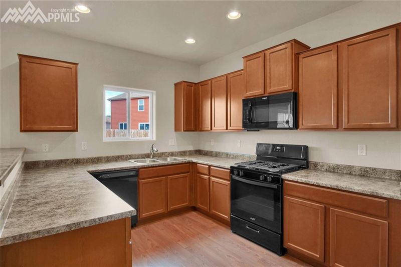 10035 Seawolf Dr, Colorado Springs, CO 80925