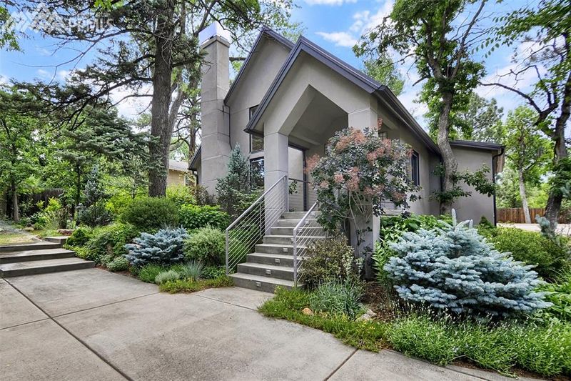 1006 W Cheyenne Rd, Colorado Springs, CO 80906