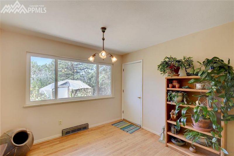 1006 Panorama Dr, Colorado Springs, CO 80904