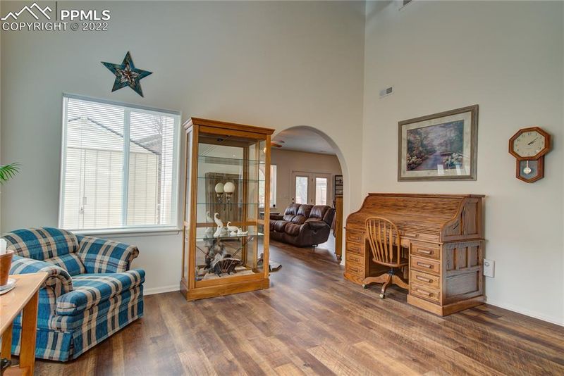 1007 Cherrycrest Dr, Pueblo, CO 81005