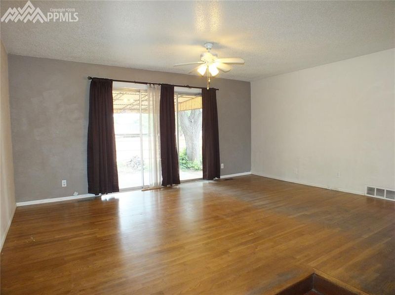 1009 Rosemont Dr, Colorado Springs, CO 80911