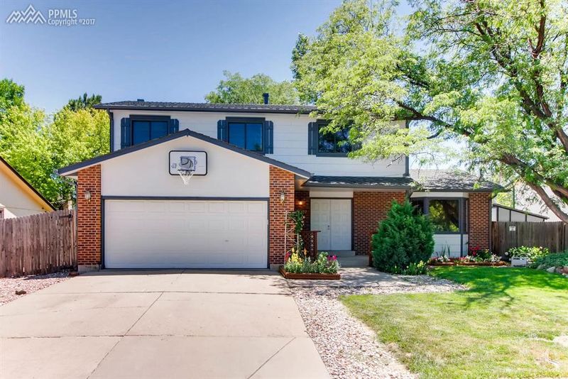 10092 Elizabeth St, Thornton, CO 80229