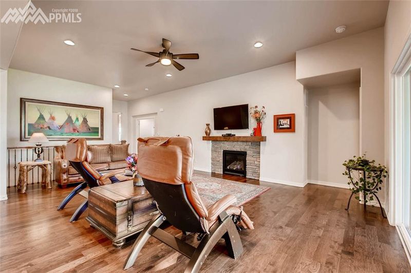 10136 Edgemont Ranch Ln, Colorado Springs, CO 80924