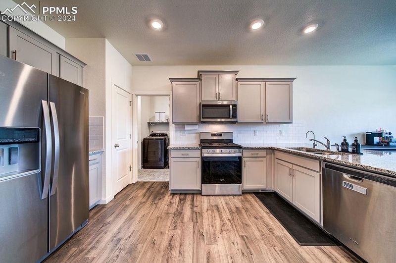 10140 Castor Dr, Colorado Springs, CO 80925
