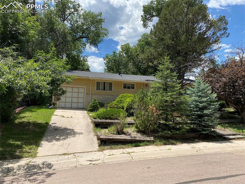 1015 Arcturus Dr, Colorado Springs, CO 80905