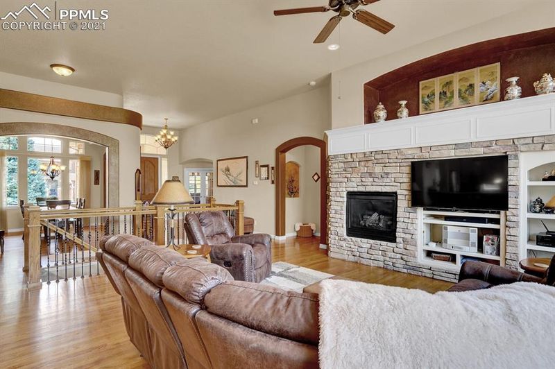 10168 Oak Knoll Ter, Colorado Springs, CO 80920