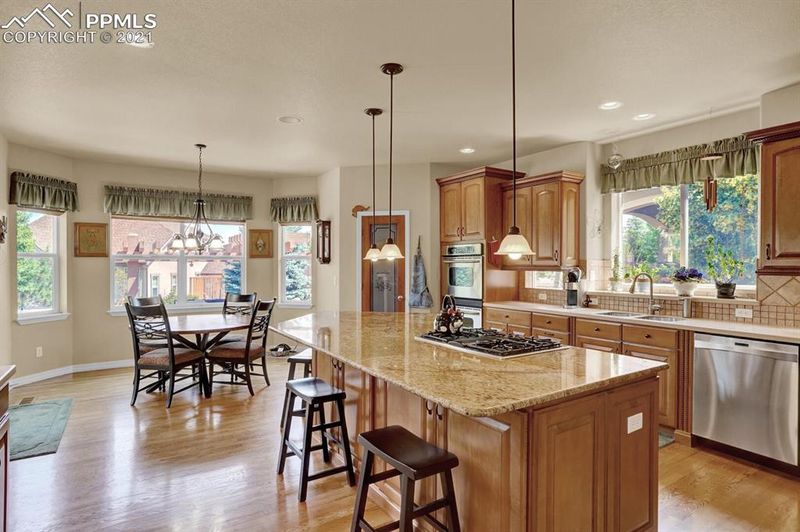 10168 Oak Knoll Ter, Colorado Springs, CO 80920